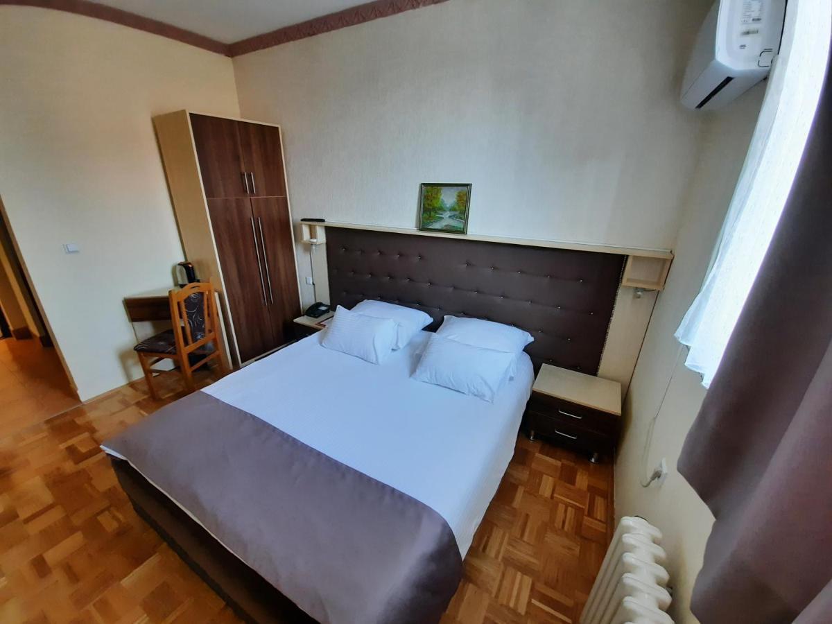 Hotel & Restaurant Great Wall - Airport Sarajevo Eksteriør bilde
