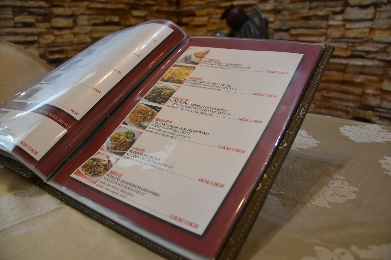 Hotel & Restaurant Great Wall - Airport Sarajevo Eksteriør bilde
