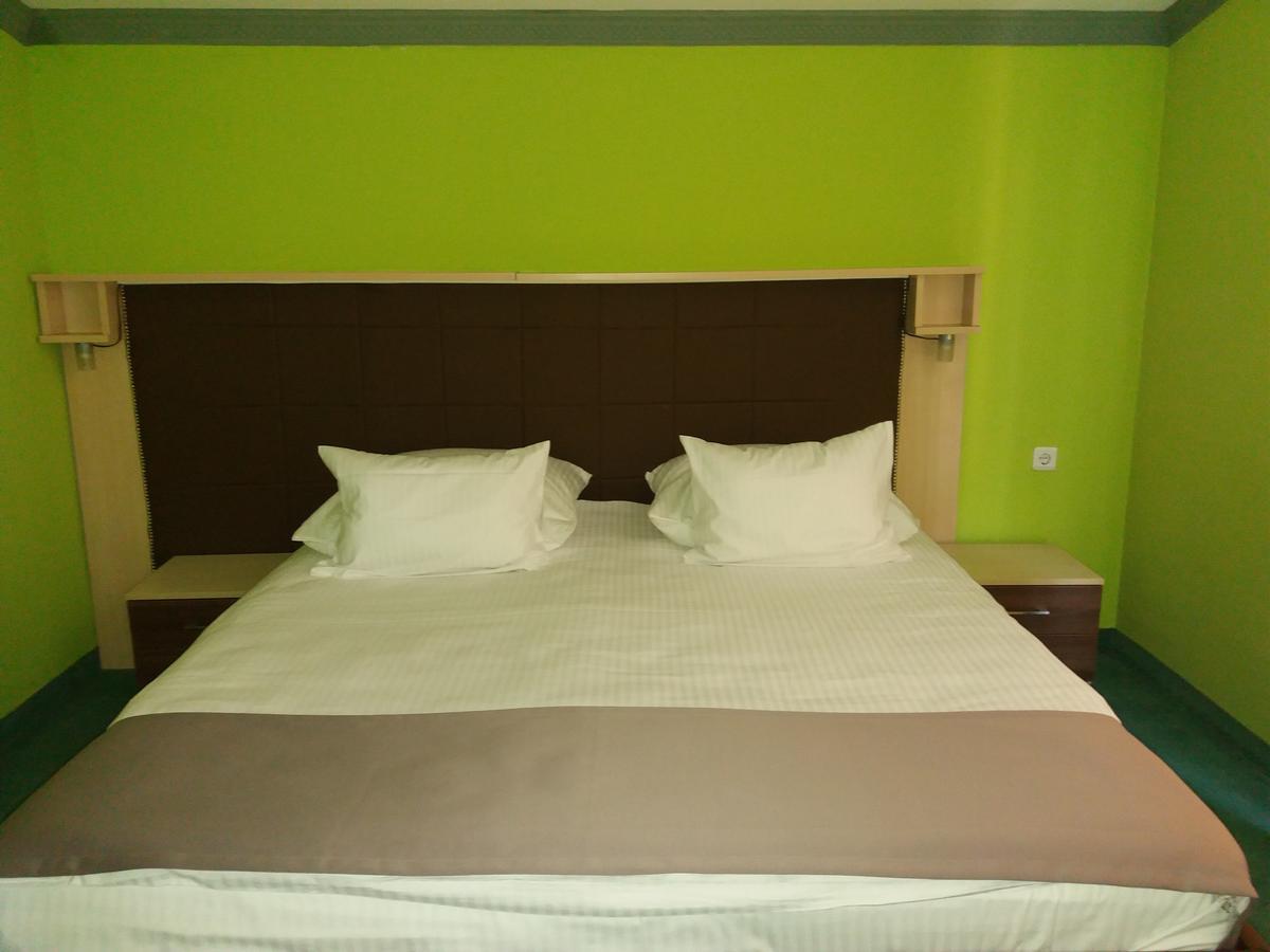 Hotel & Restaurant Great Wall - Airport Sarajevo Eksteriør bilde